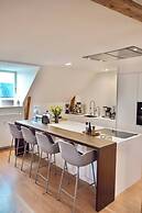 Central Penthouse With Private Rooftop Terrace