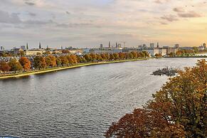 Central Penthouse With Private Rooftop Terrace