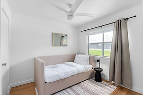 ATX Funk House Sleeps 8 Cowboy Pool