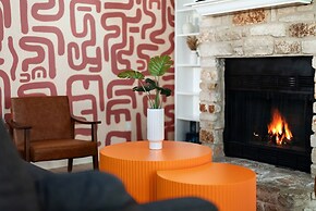 ATX Funk House Sleeps 8 Cowboy Pool