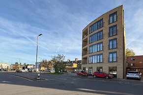 Elegant Spacious Luxury 2 bed Apartment Sleeps 6