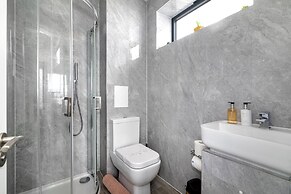 Elegant Spacious Luxury 2 bed Apartment Sleeps 6