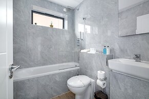 Elegant Spacious Luxury 2 bed Apartment Sleeps 6