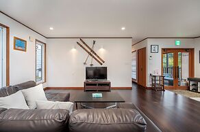 Furano Lodge 10 by H2 Life