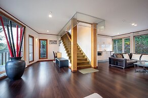 Furano Lodge 10 by H2 Life