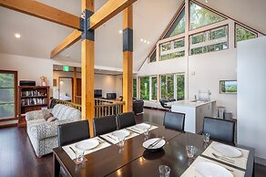 Furano Lodge 10 by H2 Life