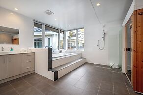 Furano Lodge 10 by H2 Life