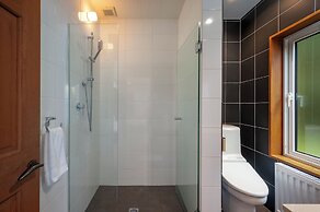 Furano Lodge 10 by H2 Life