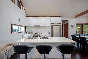 Furano Lodge 10 by H2 Life