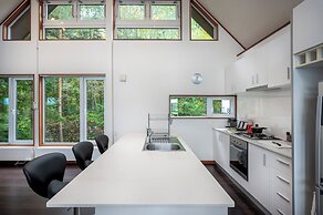 Furano Lodge 10 by H2 Life