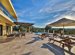 Luxurious Sanctuary Villa Primorski Dolac With Pool