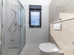 Luxurious Sanctuary Villa Primorski Dolac With Pool