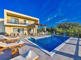 Luxurious Sanctuary Villa Primorski Dolac With Pool