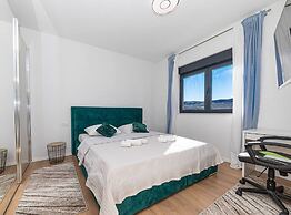 Luxurious Sanctuary Villa Primorski Dolac With Pool