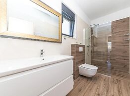 Luxurious Sanctuary Villa Primorski Dolac With Pool