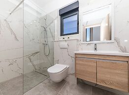 Luxurious Sanctuary Villa Primorski Dolac With Pool