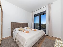 Luxurious Sanctuary Villa Primorski Dolac With Pool