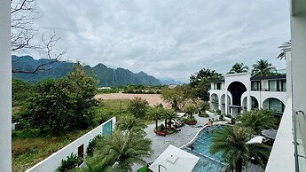 Sunrise Mountain View Resort