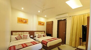 Goroomgo Pegaam palace Amritsar