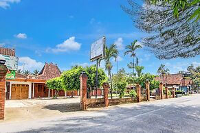 OYO 94357 Joglo Menoreh Resto & Homestay