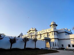Daulatgarh Resort and Spa