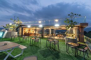 The Blue Mavi Hotel