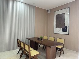 Left Bank Hotel Zhuhai Gongbei Port
