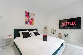 Lumina lux apart near Uprising Museum