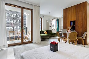 Lumina lux apart near Uprising Museum