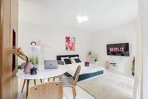 Lumina lux apart near Uprising Museum