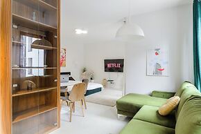 Lumina lux apart near Uprising Museum