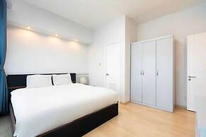 Salute de Sailing Tower Luxury Apartment