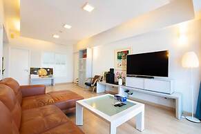 Salute de Sailing Tower Luxury Apartment