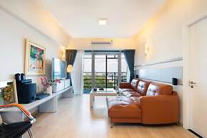 Salute de Sailing Tower Luxury Apartment