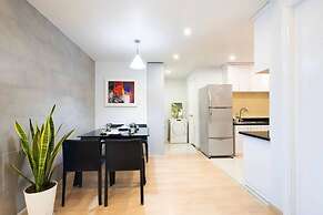 Salute de Sailing Tower Luxury Apartment