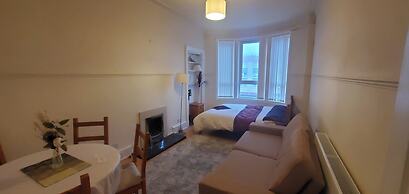 Flat in Glasgow,close to all Local Amenities,