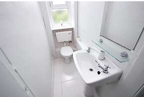 Flat in Glasgow,close to all Local Amenities,