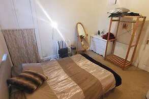 Flat in Glasgow,close to all Local Amenities,