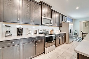 14 Mi to Wdw: Family-friendly Home w/ Movie Room!