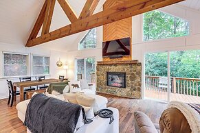 Wolf Laurel Escape: Village Club & Scenic Views!