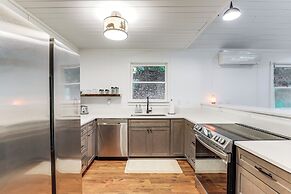 Wolf Laurel Escape: Village Club & Scenic Views!