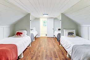 Wolf Laurel Escape: Village Club & Scenic Views!