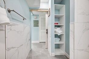 Riverfront Unit w/ Shared Pool & Dock in Melbourne