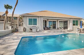 Riverfront Unit w/ Shared Pool & Dock in Melbourne