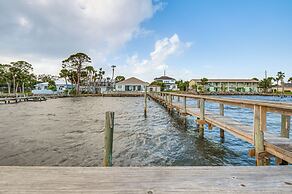 Riverfront Unit w/ Shared Pool & Dock in Melbourne