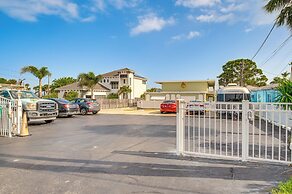 Riverfront Unit w/ Shared Pool & Dock in Melbourne