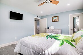 Riverfront Unit w/ Shared Pool & Dock in Melbourne