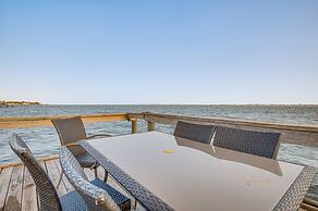 Riverfront Unit w/ Shared Pool & Dock in Melbourne