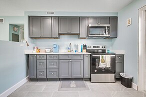 Riverfront Unit w/ Shared Pool & Dock in Melbourne