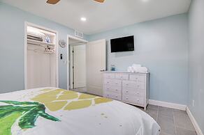 Riverfront Unit w/ Shared Pool & Dock in Melbourne